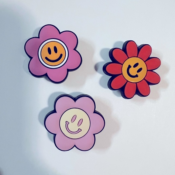 🎀20 for $15🎀 Croc Shoe Charms Set of 3 smiley Flowers - Picture 1 of 2
